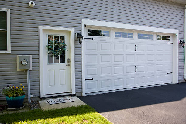24/7 Emergency Garage Door Panel Replacement experts in Stanton, KY